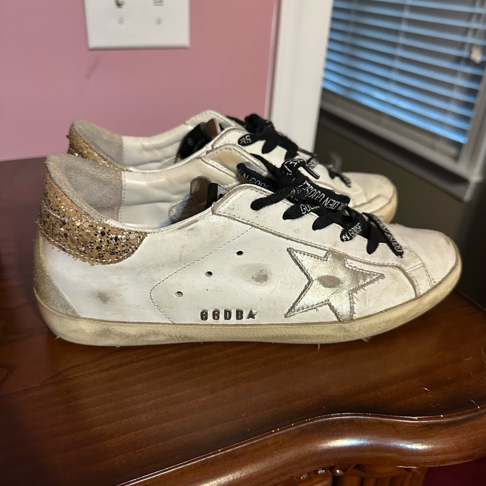 Golden Goose super star White Sneakers with Black Star